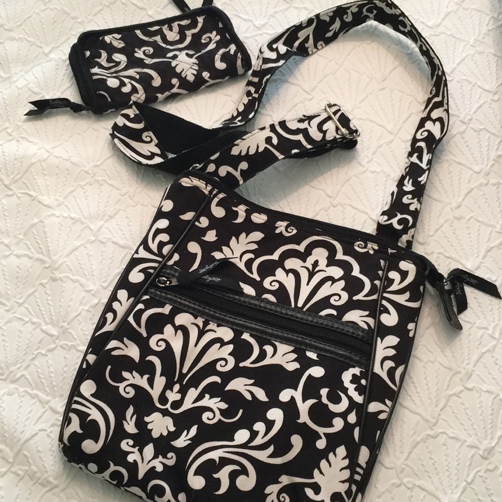 Organizing Shoulder bag and wallet to match!